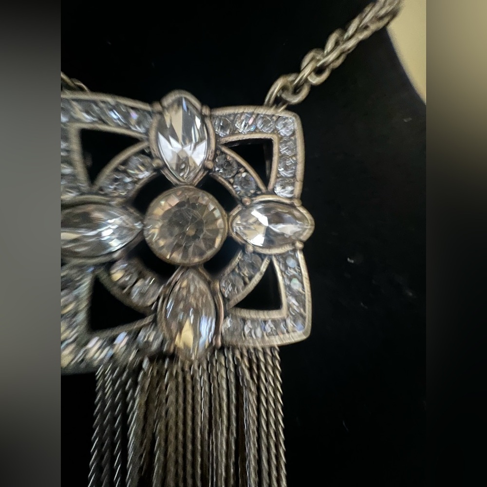 Chic Gold Art Deco Necklace with Floral Pendant and Tassels - Picture 7 of 9